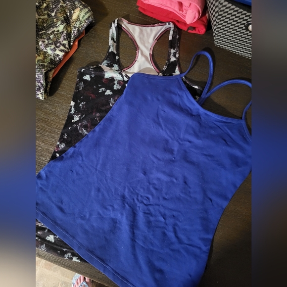 Lululemon tank top bundle~medium 8/10. - Picture 11 of 16